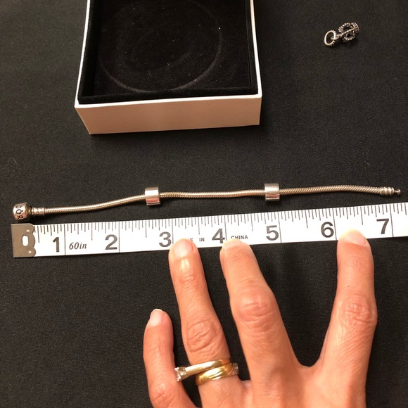 Pandora iconic charm bracelet with two plain claps - Picture 3 of 6